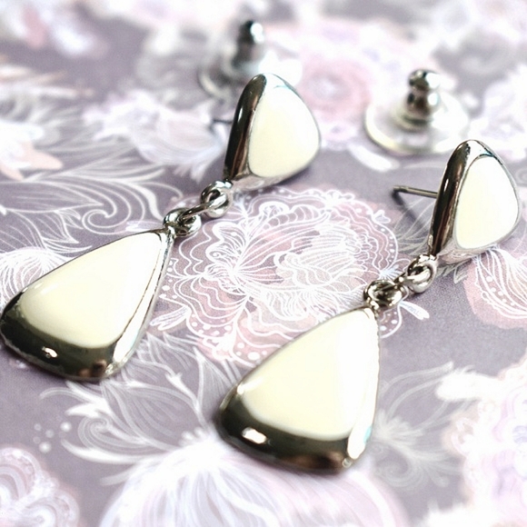 ๐๐ Vintage Ivory Enamel Silver-plated Teardrop Dangle Earrings - Picture 2 of 6